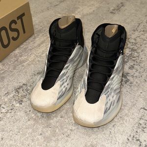 Adidas | Yeezy Basketball Quantum 5